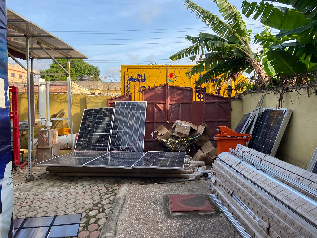 Solar pannels on the ground in a yard