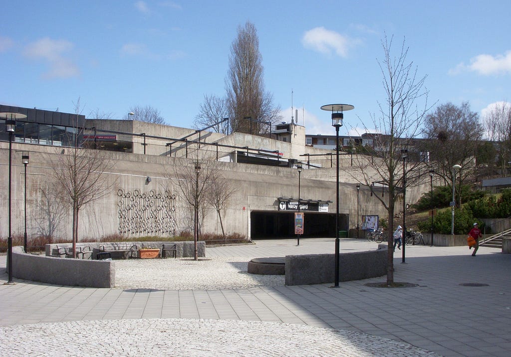 Picture of Vårby gård, entrance to the subway station