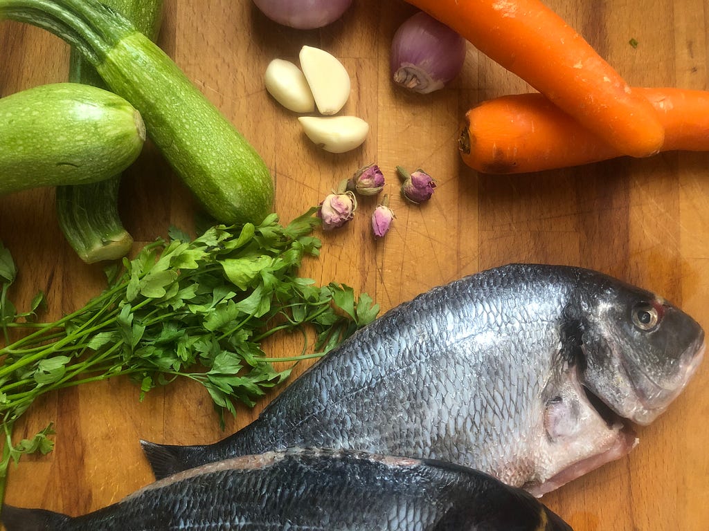 Cooking whole fish with tomato sauce | urbancottage.net