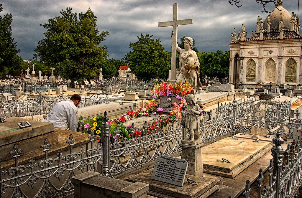 Monumento a la Milagrosa del Cementerio de Colón