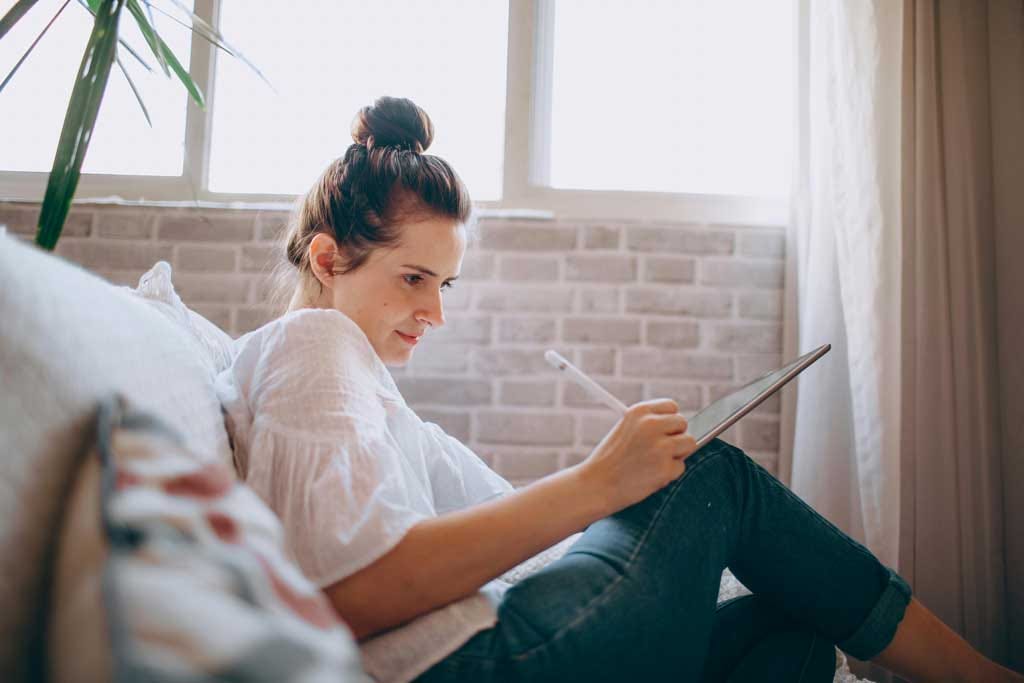 A women writing her thought on tab.