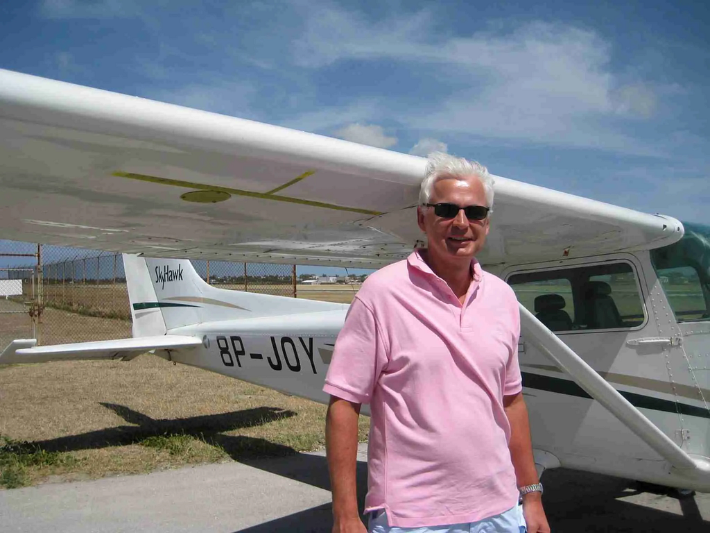 Ben Lovegrove next to Cessna Skyhawk 172 8P-JOY in Barbados