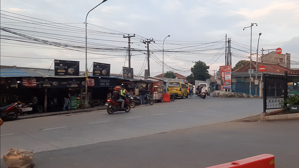 Angkot Rajamandala-Padalarang yang sedang ngetime di Jalan Gedong Lima Padalarang.