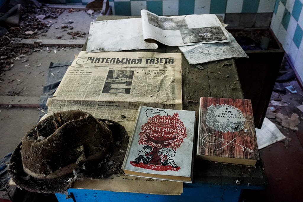 Detail View of Abandoned Items — Photo by Ilja Nedilko