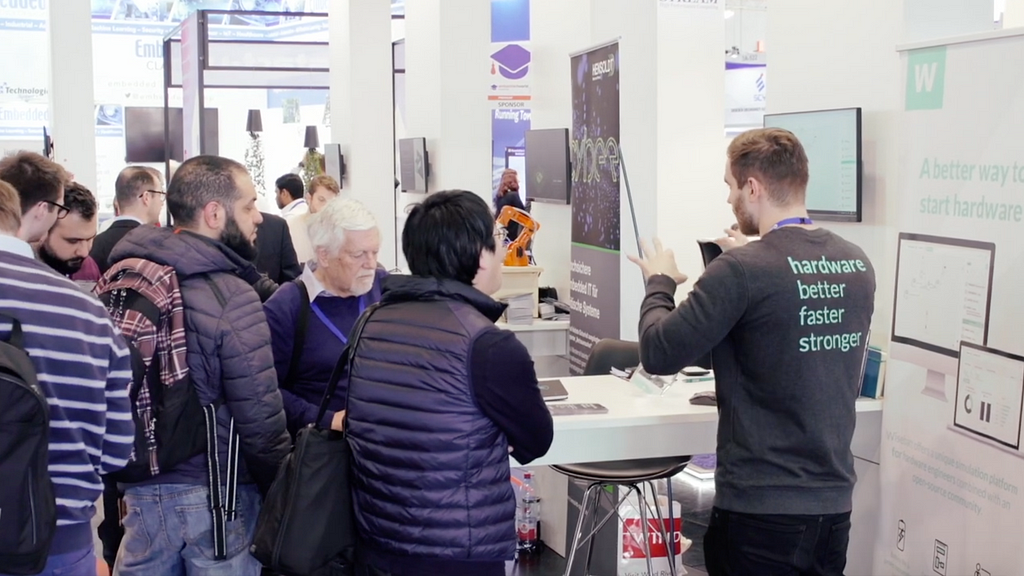 Wisebatt employee presenting the company on a booth at embedded world 2019