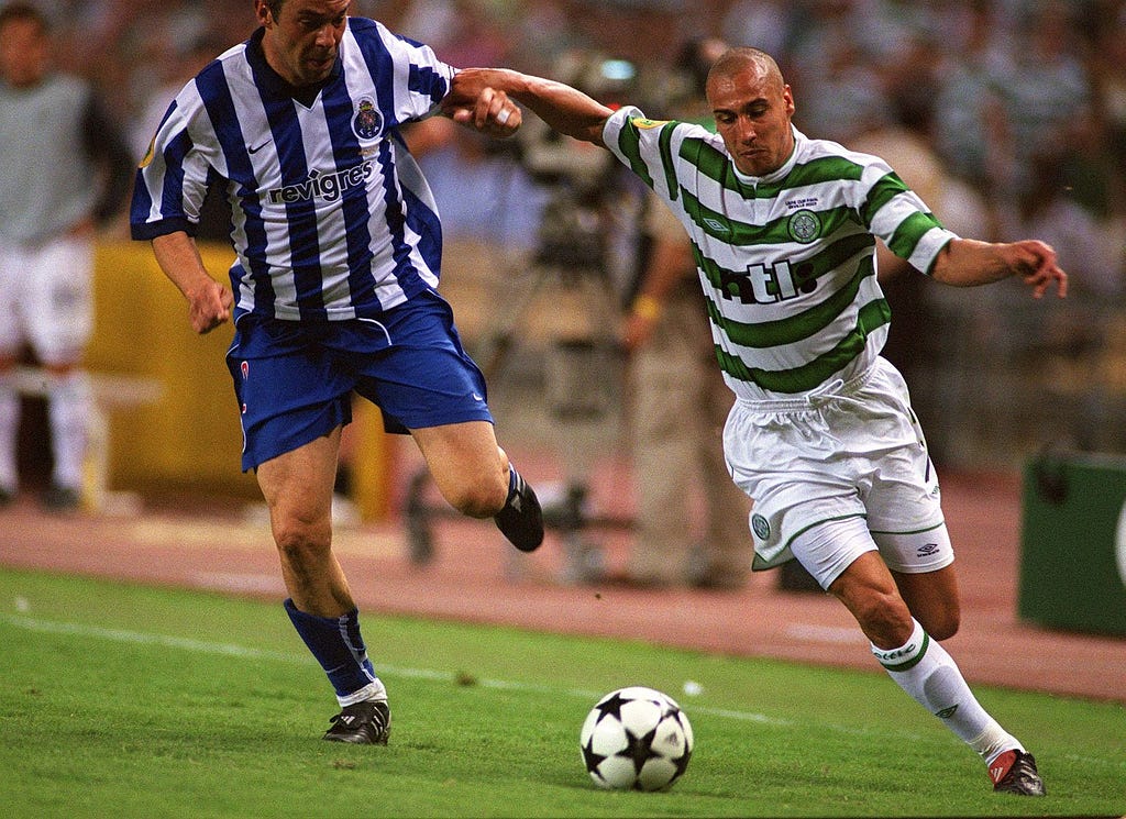 Henrik Larsson taking on a FC Porto player in the 2003 UEFA Cup Final