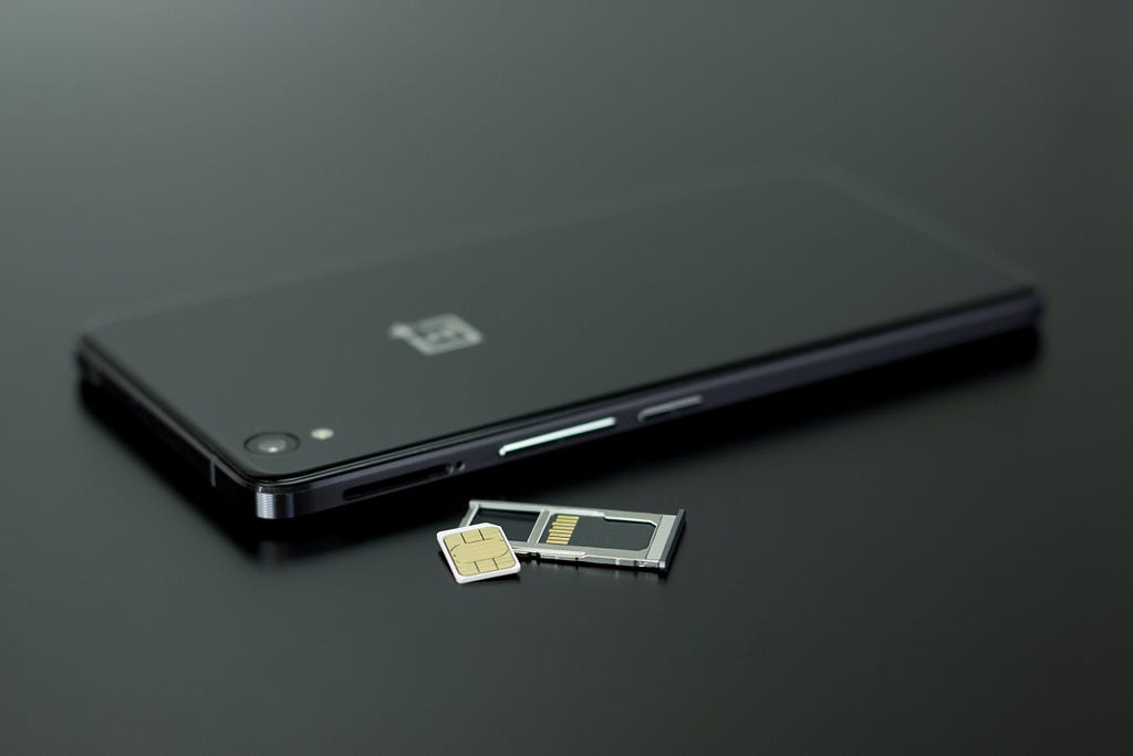Can You Use an eSIM and a Physical SIM Card Simultaneously?