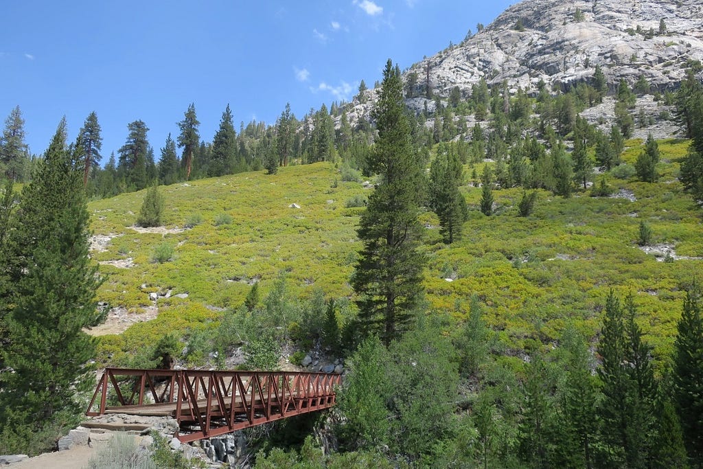 John Muir Trail JMT footbridge to evolution meadow