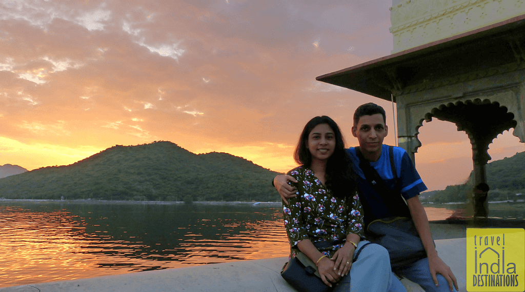 Sarah & Sharukh enjoying an evening at Fateh Sagar Lake in Udaipur