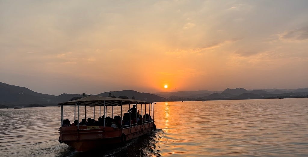 Mesmerizing sunset at Lake Pichola, Udaipur. Image by Purvi