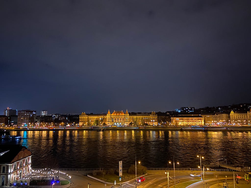 yah Night view in Budapest