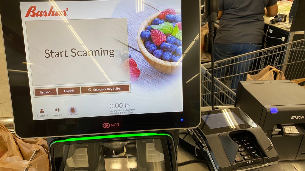 Self checkout machine from Bashas that reads start scanning