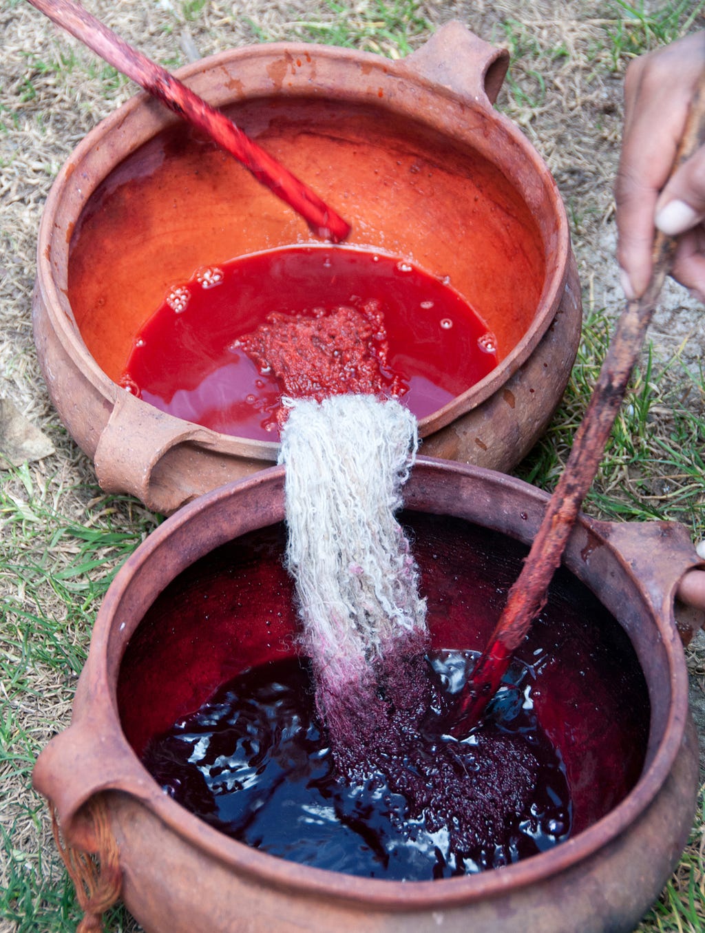 Demonstrating techniques for dying wools using natural materials (© April Orcutt. All Rights Reserved)