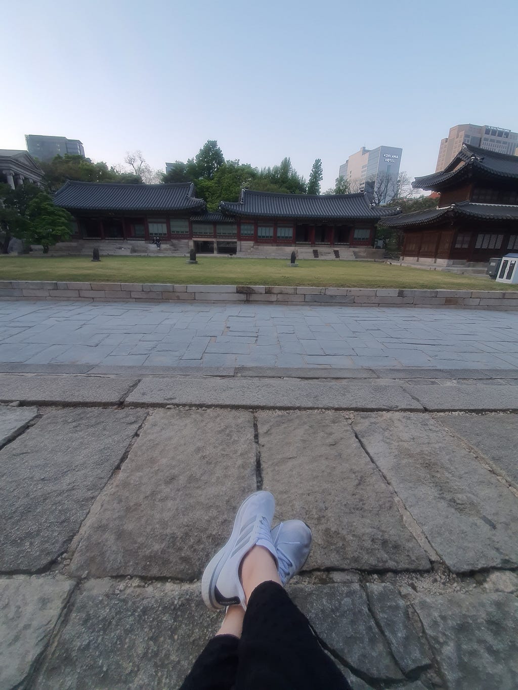 [Deoksugung Palace] in the heart of the cityscape connecting the past and the present, you’d get lost in time…