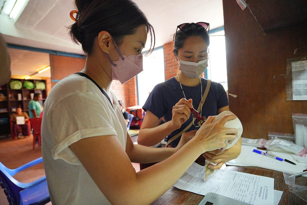 Free clinic, free medical service in Nepal. 尼泊爾義工義診服務