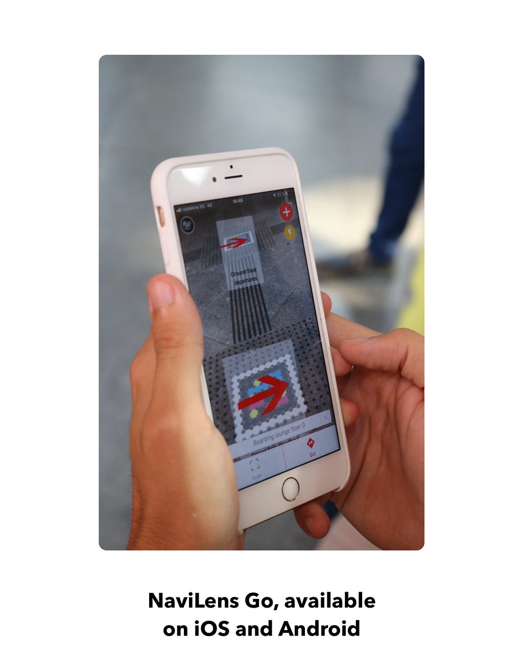 NaviLens GO, an app for sighted users available on iOS and Android.
