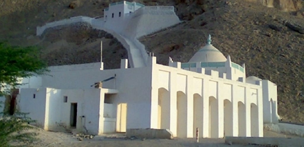 Makam Sayid Ahmad ibn Isa yang berada di Husaisah, Yaman (Sumber: Sanad Media)