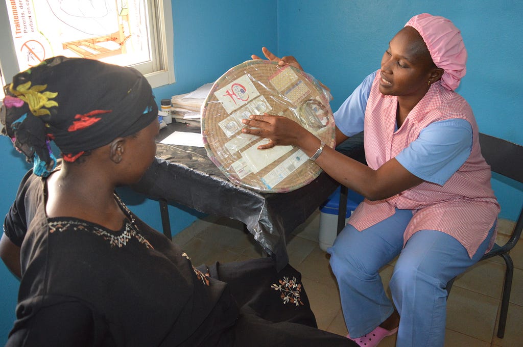 Mama Diancoumba speaking and explaining the benefits of prenatal visits to one of her patients.