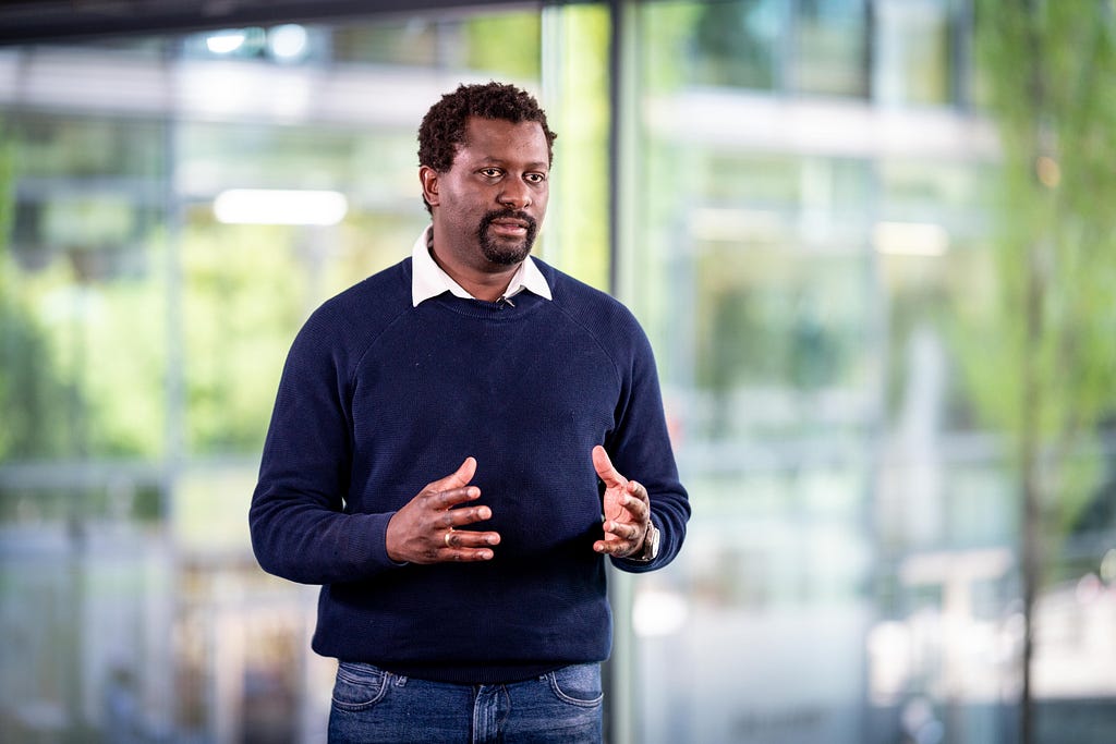 Osman Dumbuya, CEO of Incari, is striving to replace the operating systems of today’s computers and calls for a common European operating system.