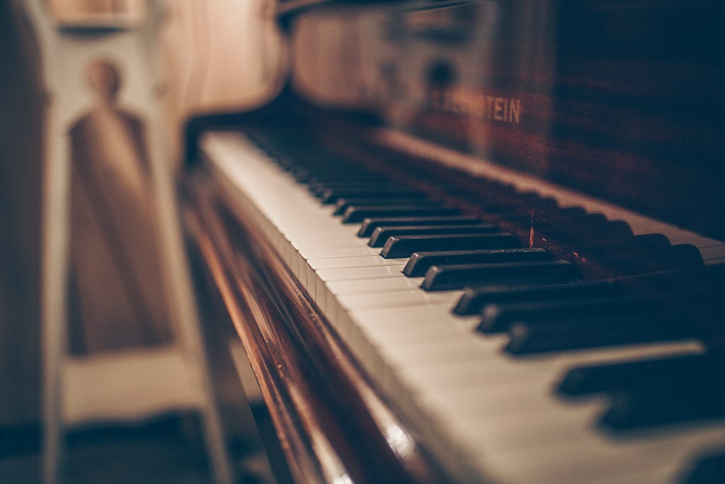 Learning to Play the Piano — A Story of determination, improvement and not giving up