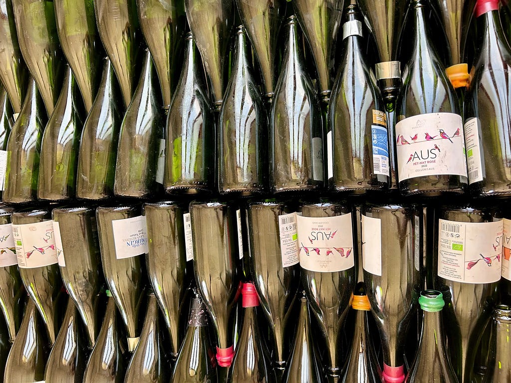 Botellas de vino para ser reusadas, que limpia la empresa POTS Eco.
