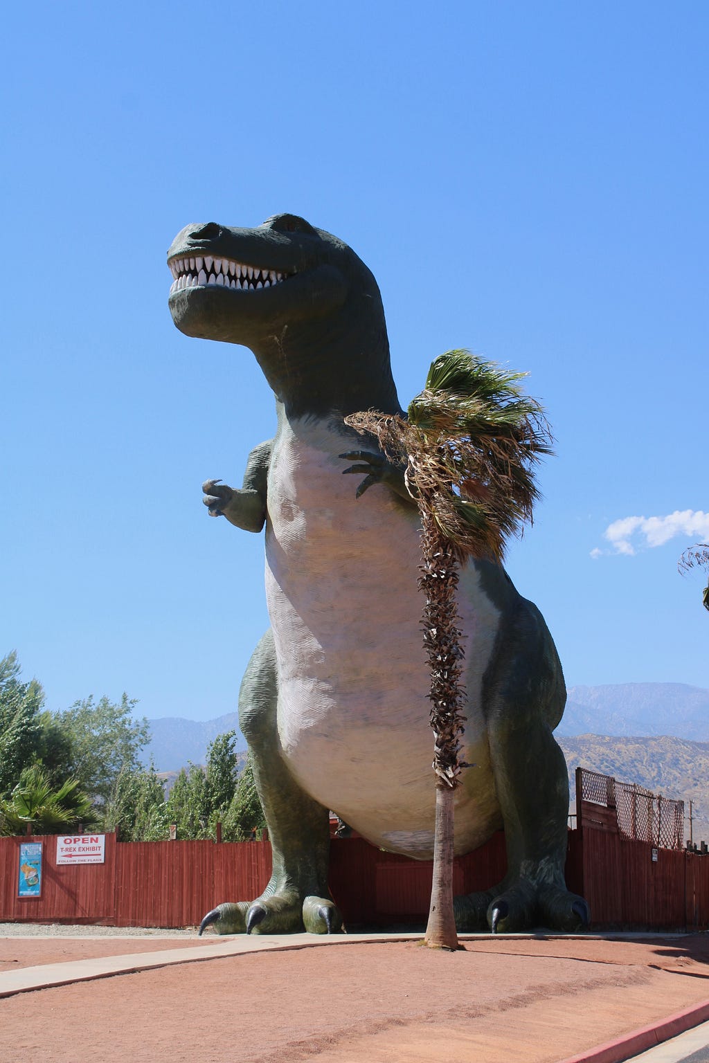 Interstate-10 giant Tyrannosaurus rex with palm tree for scale
