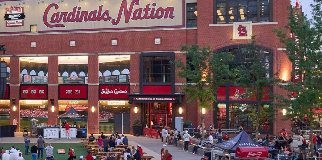 Restaurant in St. Louis at Busch Stadium with outdoor seating that has a view to the playing surface as well.