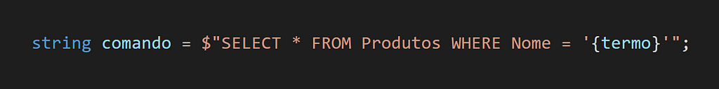 Em um fundo branco e com letras azuis e laranja, está o seguinte código de programação: string comando = $”SELECT * FROM Produtos WHERE Nome = ‘{termo}’”;