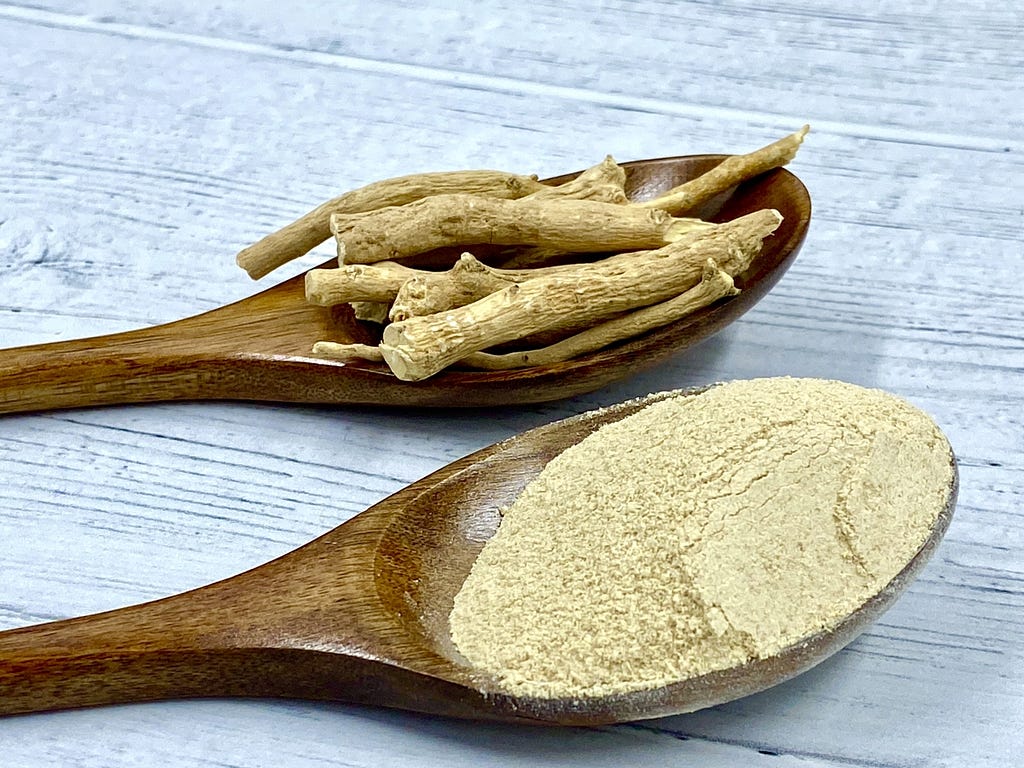 Ashwagandha roots, ashwaganda powder, wooden spoons