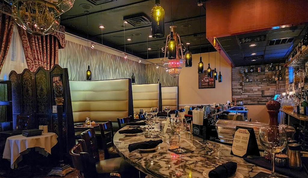 Lombardo’s Italian Restaurant, romantic restaurant in Myrtle Beach for a date night!