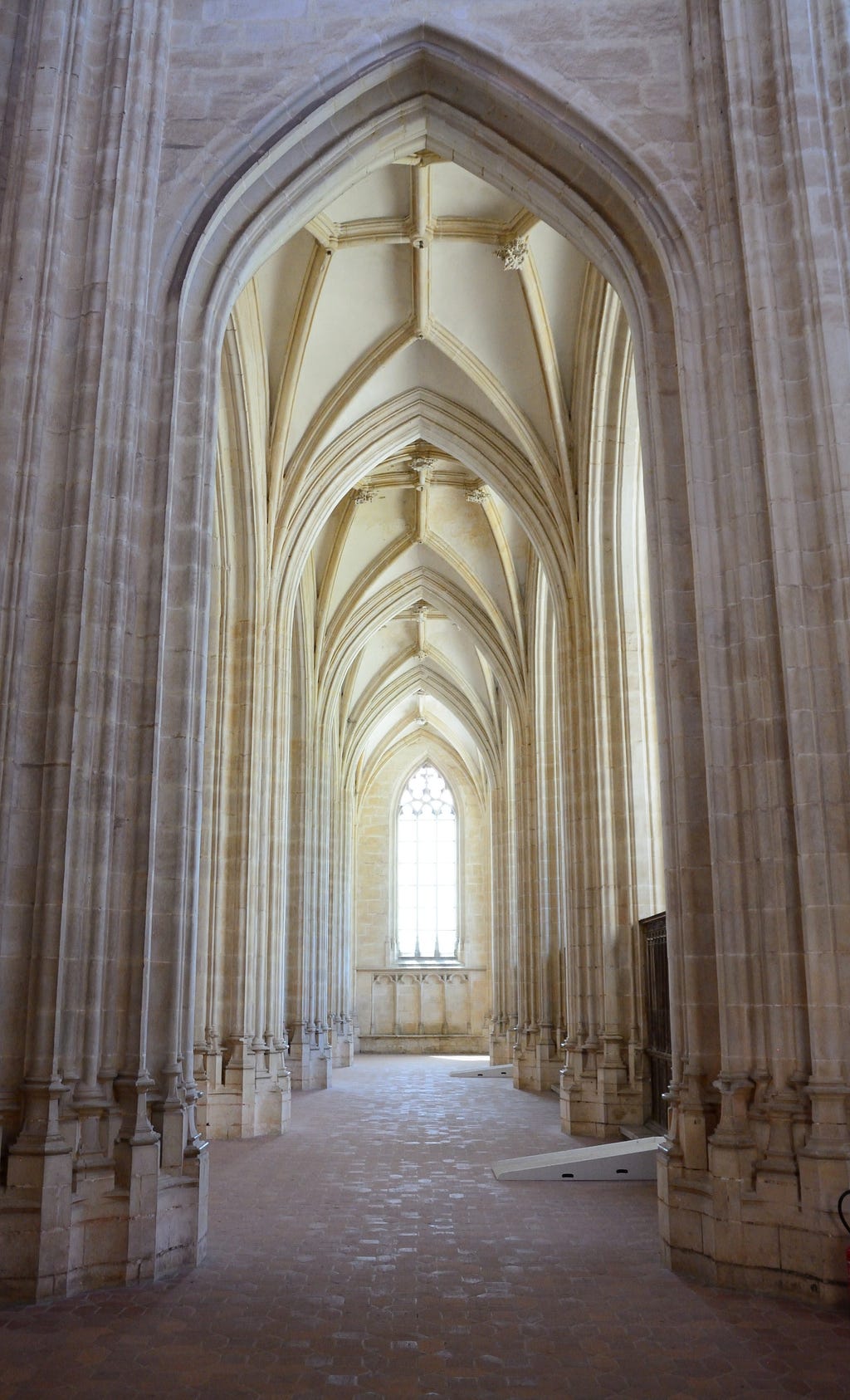 Image of vaulted ceilings and archways in a cathedral.