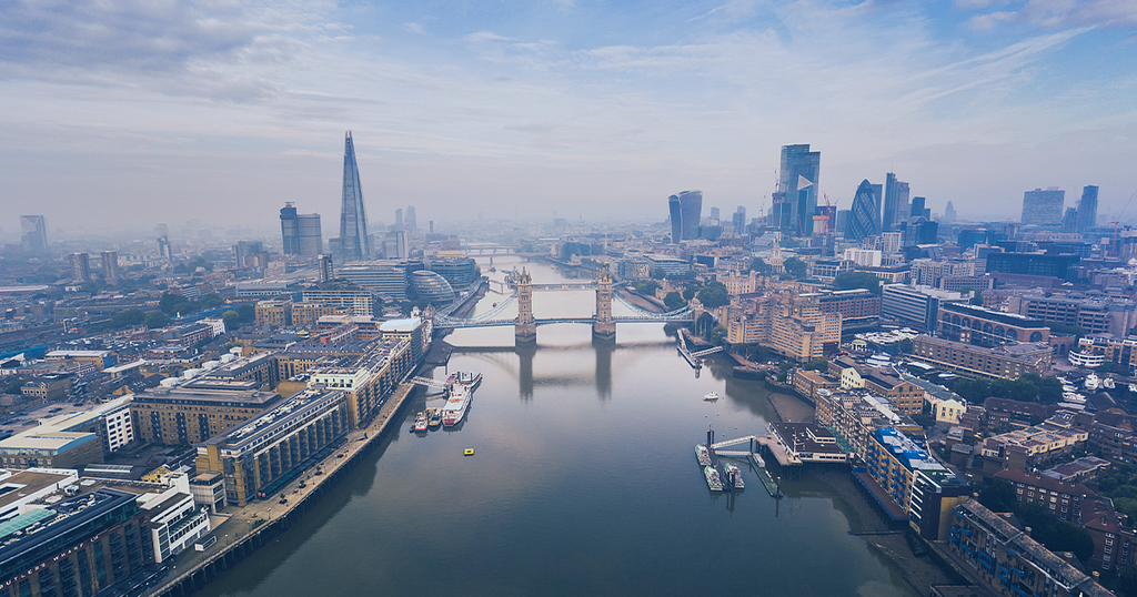 Picture showing the Thames River, London