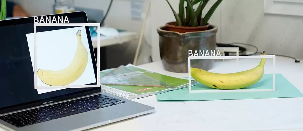 Laptop screen with banana and real banana in comparison