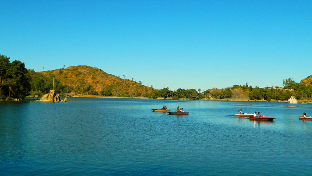 Nakki Lake in Mount Abu trip to Mount Abu by Udaipur tempo traveller.