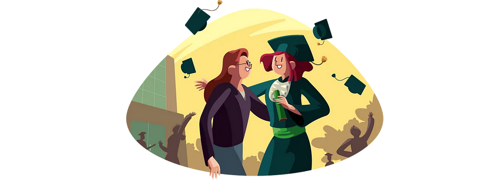 Duas mulheres estão sorrindo e se abraçando. Uma delas está vestindo uma roupa de formatura verde enquanto, atrás das duas, estudantes comemoram jogando o seu capelo de formatura para o ar.