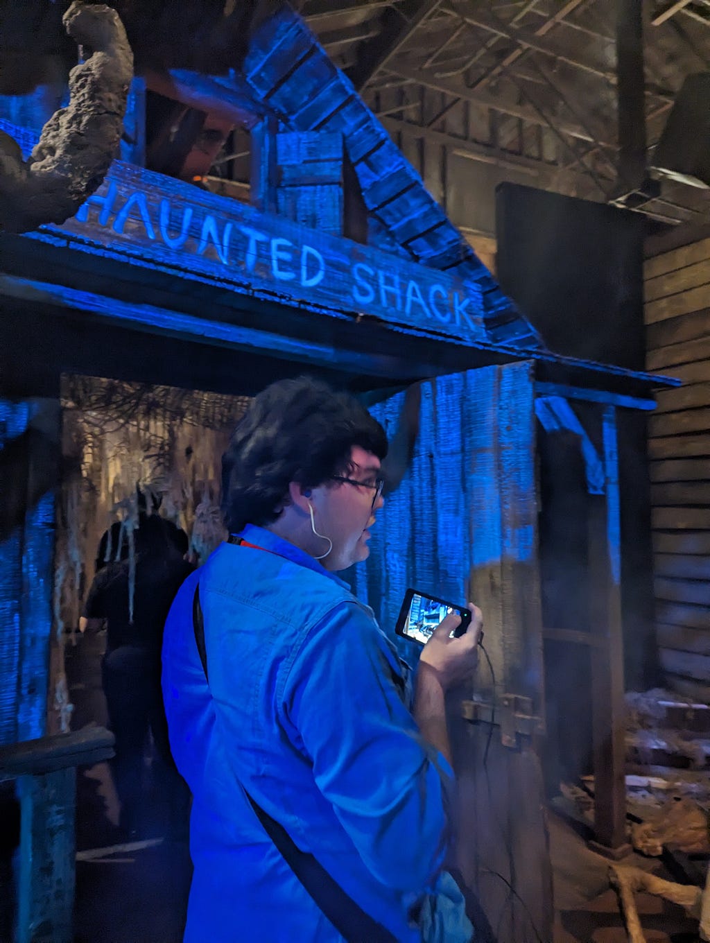 Caddy Walking by Haunted Shack in Origins: the Curse of Calico at Knott’s Scary Farm