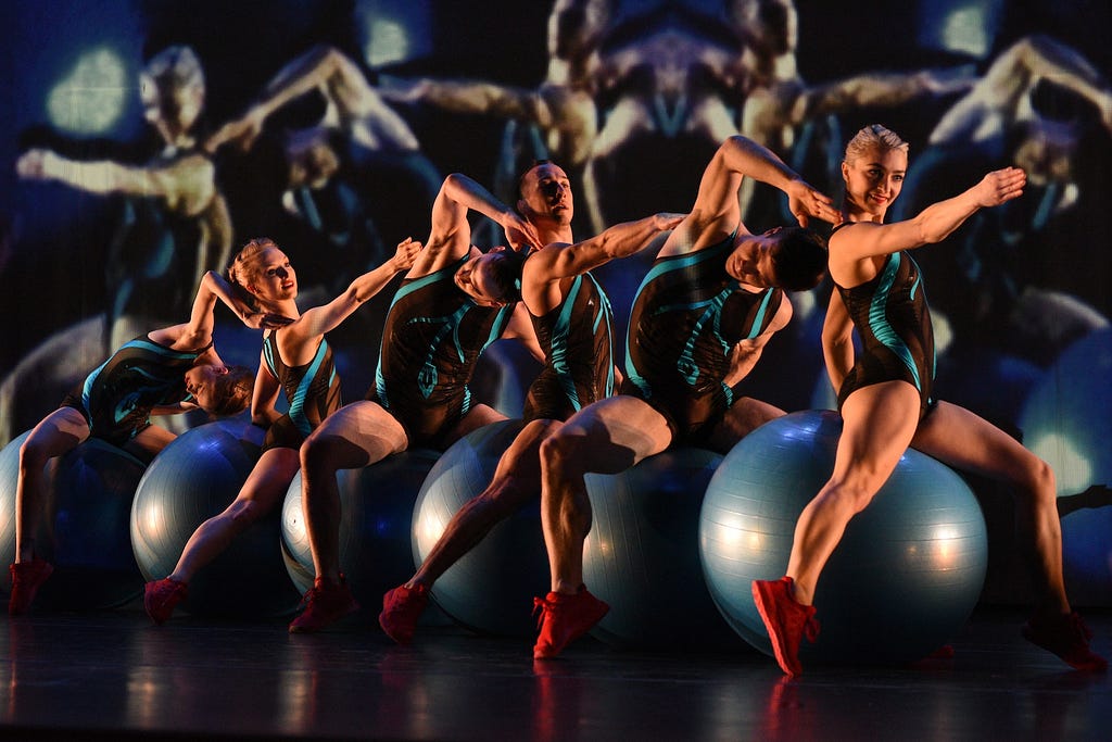 MOMIX's “Alice” Is All Action And No Plot | ODC | The most active
