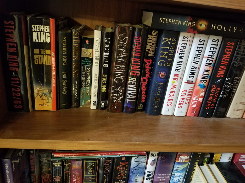 a bookshelf full of Stephen King books