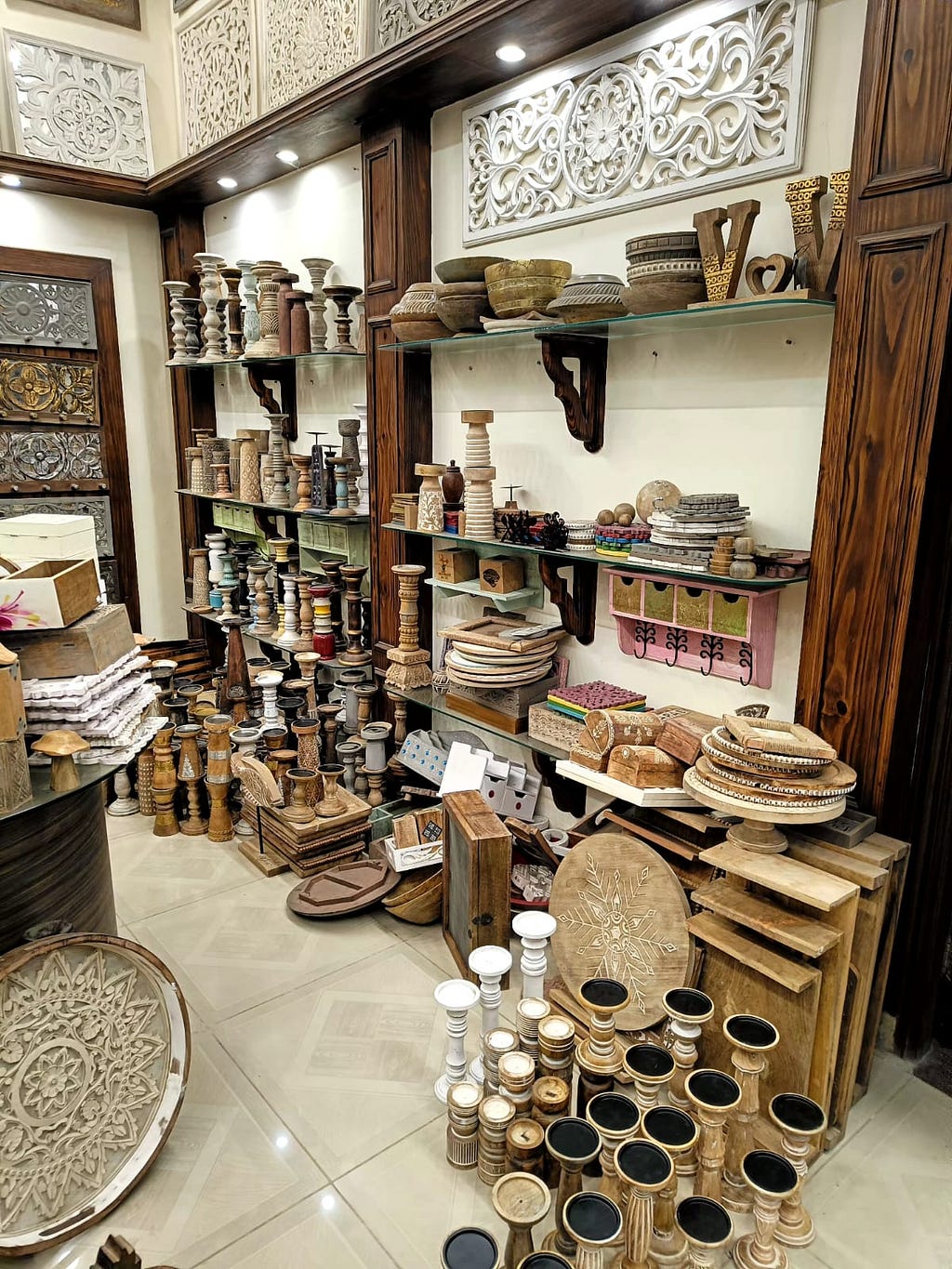 Handcrafted Wooden Home Decorative Products at Royalzig