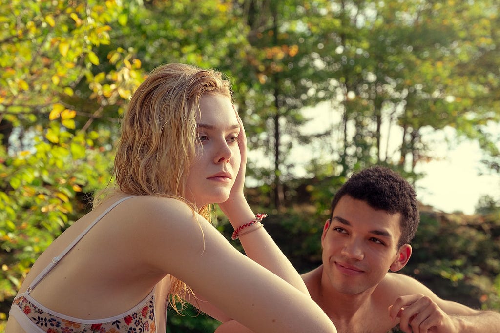 Por-Lugares-Incríveis-Netflix-Elle-Fanning-Justice-Smith-All-the-Bright-Places-Reviews-on-Time