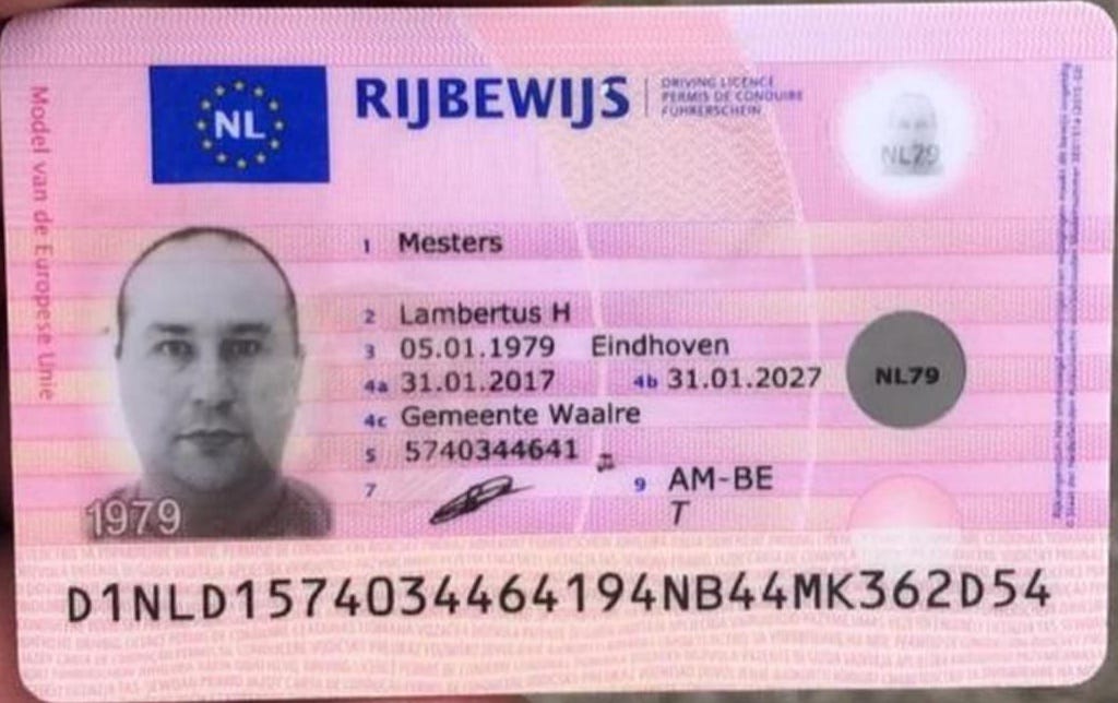 A photograph of the Dutch driving license from the input image.
