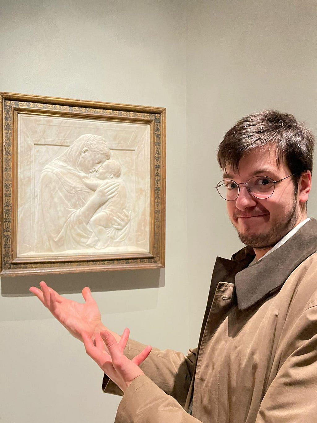 Antonello Mirone (Art Historian), next to “Madonna and the Child” (Madonna Pazzi) of Donatello in Stiacciato technique. V&A London, 2023.