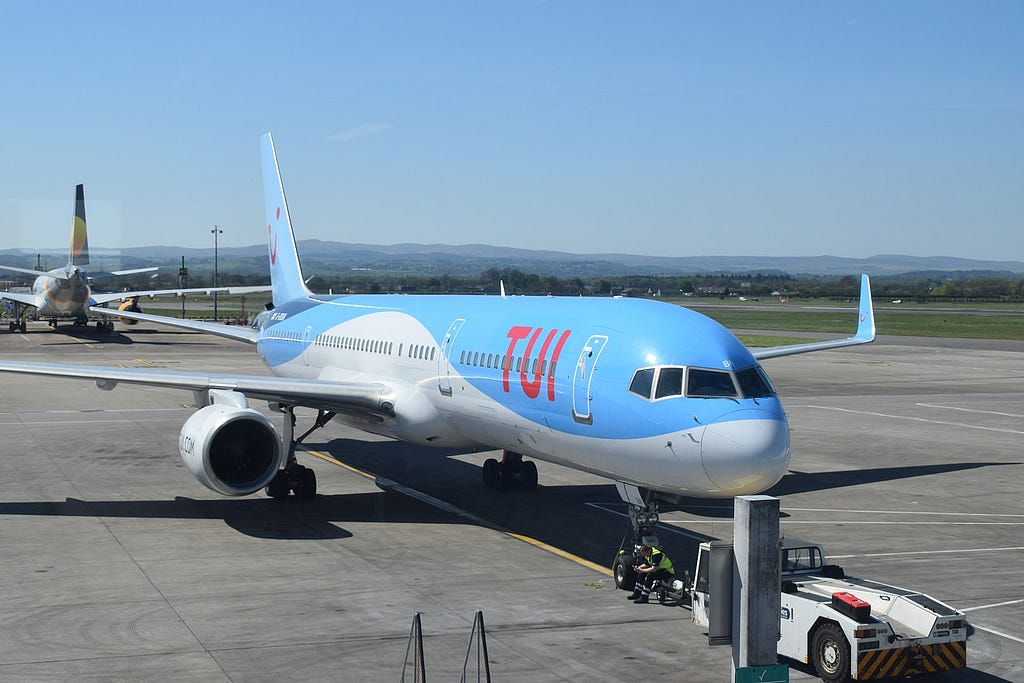 tui Boeing 757 / Wikipedia