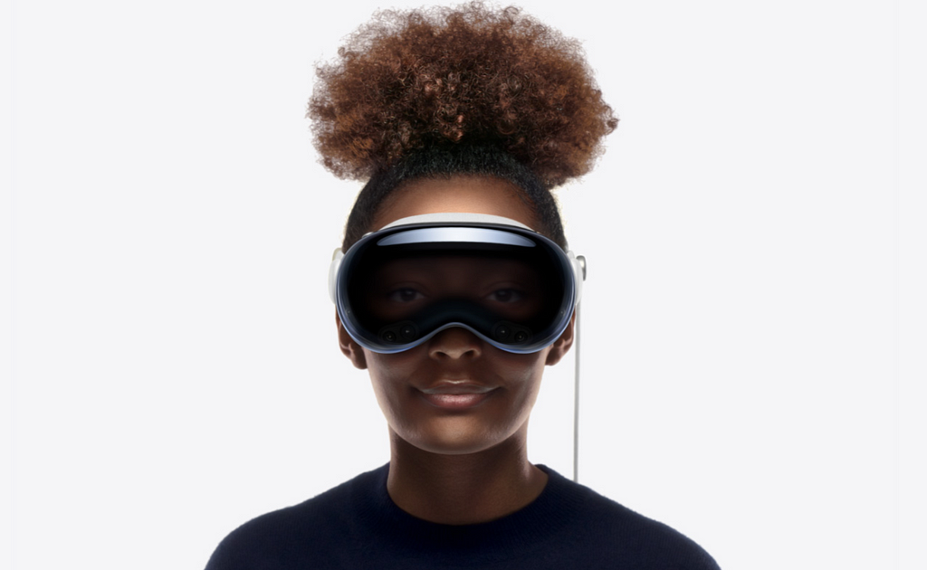 A woman usign an Apple Vision Pro.