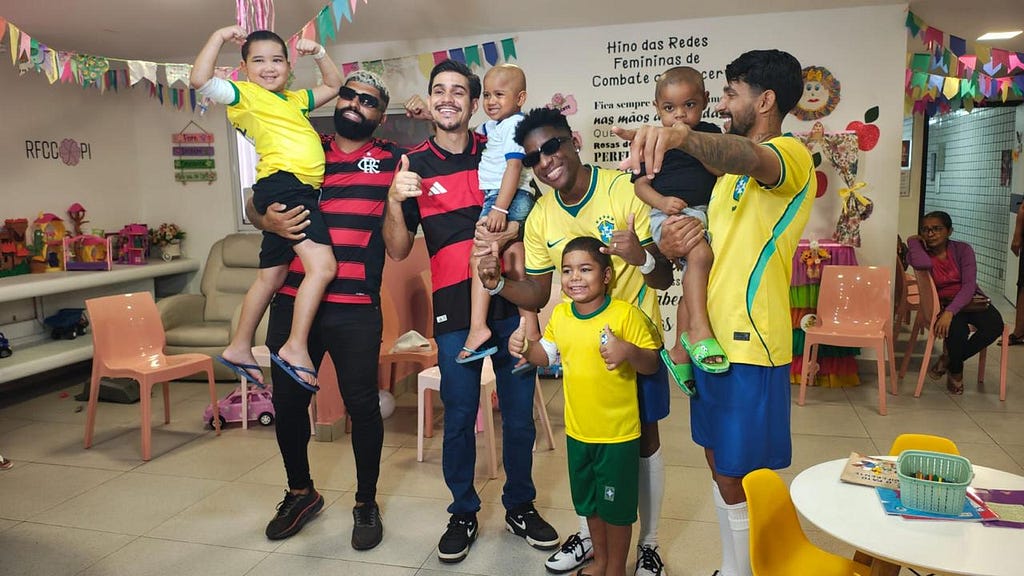 Ação Goleada de Sorrisos leva alegria a crianças em tratamento oncológico no Hospital São Marcos