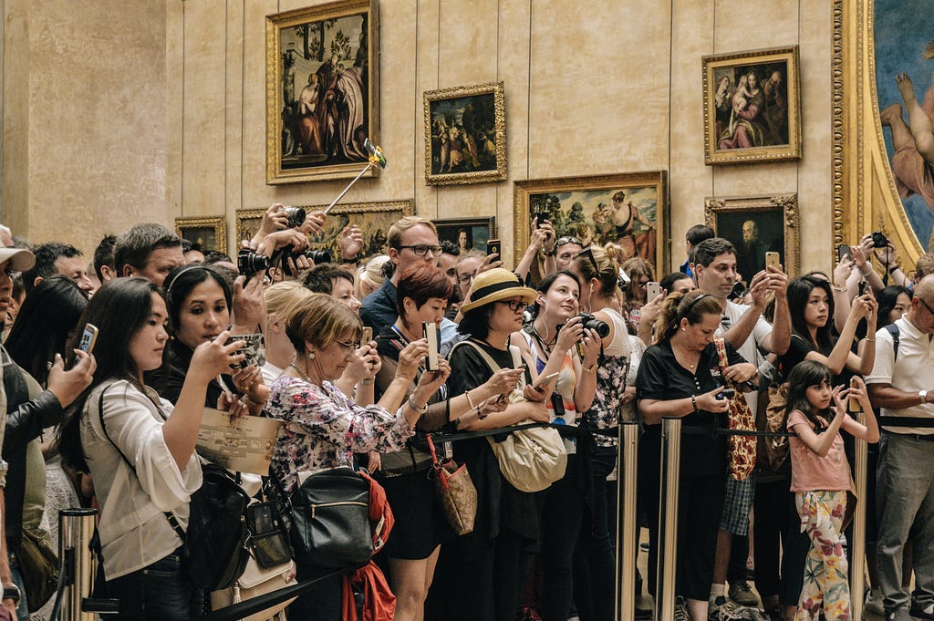 Group of people all taking the same picture