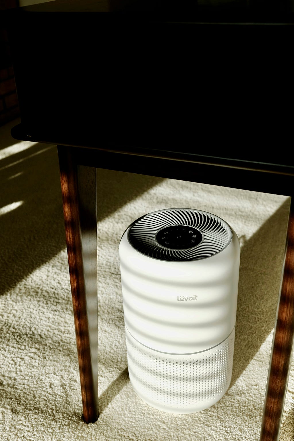 High-performance white air purifier with HEPA filter, ideal for indoor air quality improvement