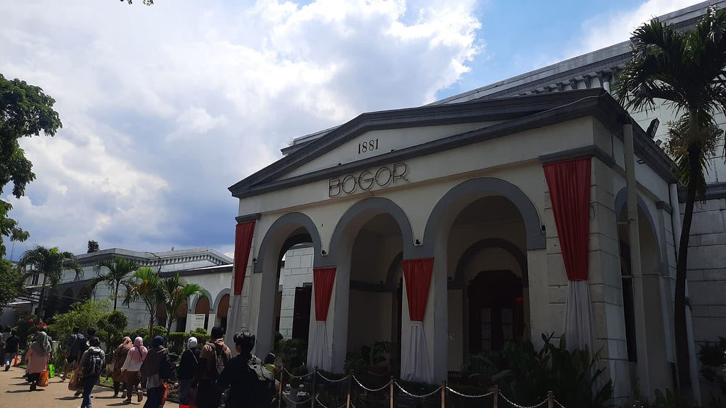 Gedung Stasiun Bogor di Sisi Timur.
