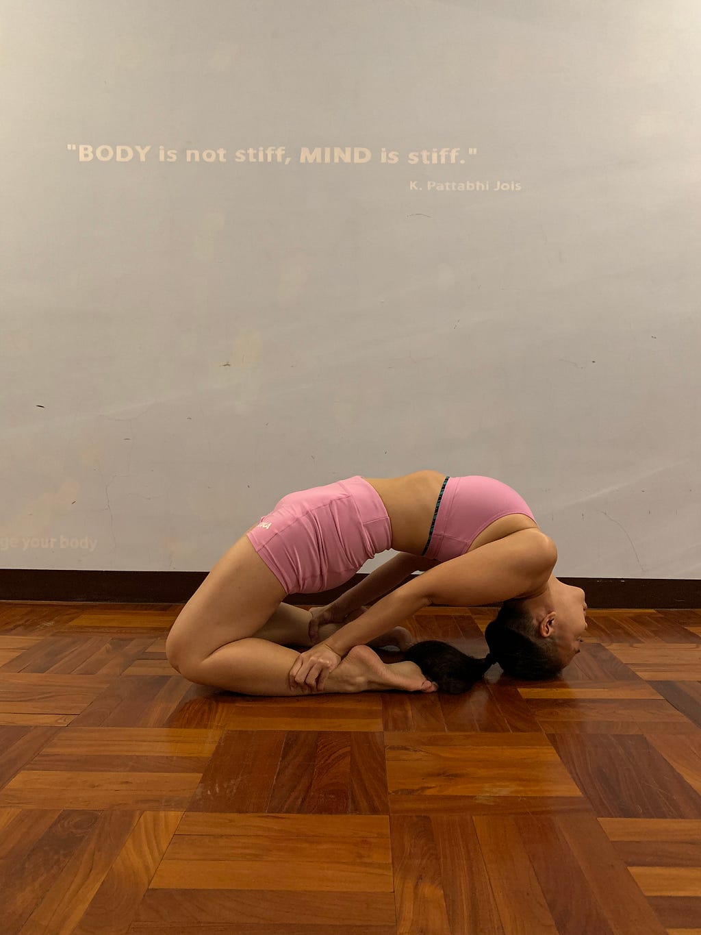 laghu vajrasana