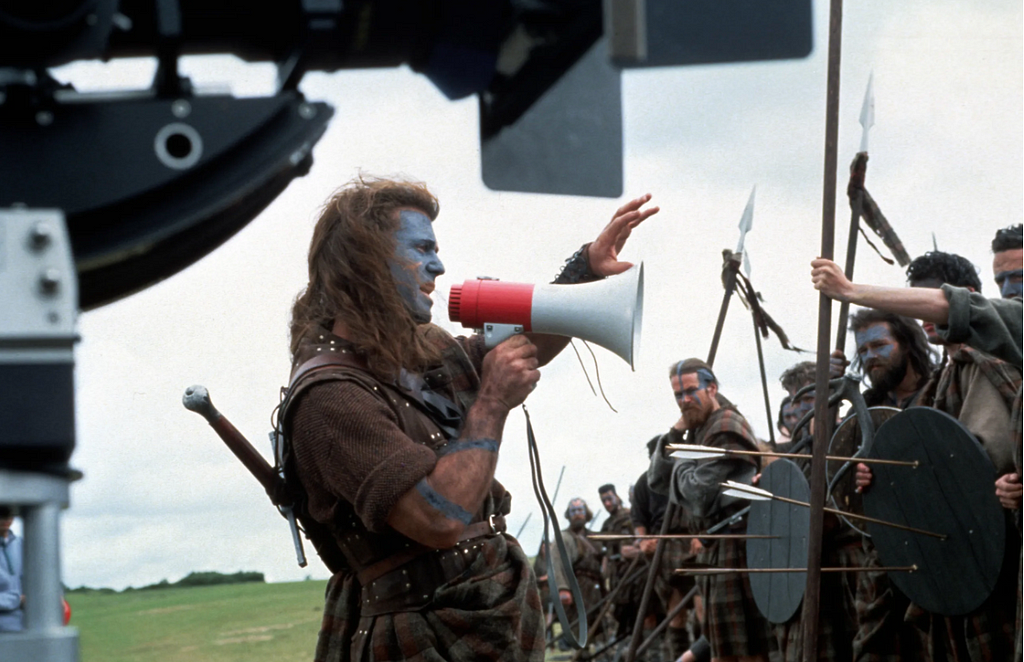 Mel Gibson directs his rebels as they battle for independence.